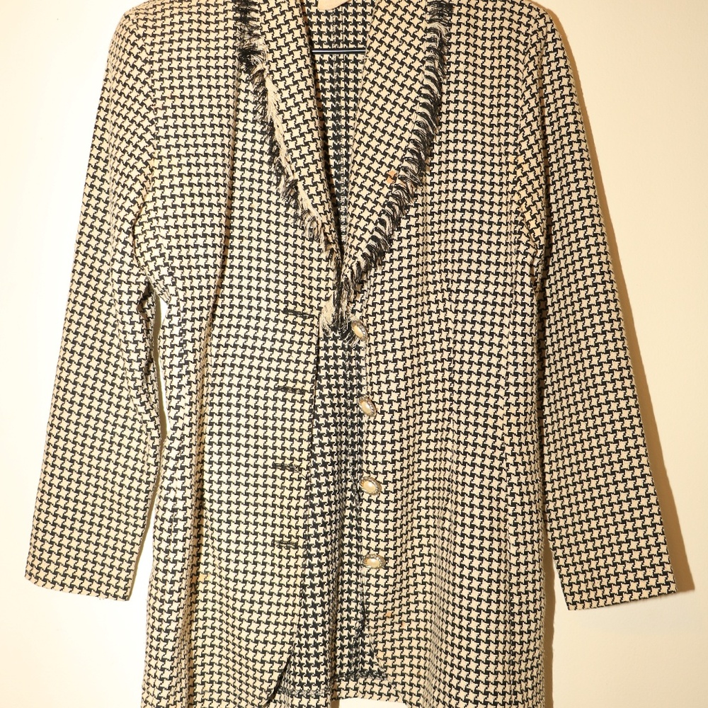 Women's Suite - Picture 2 of 5